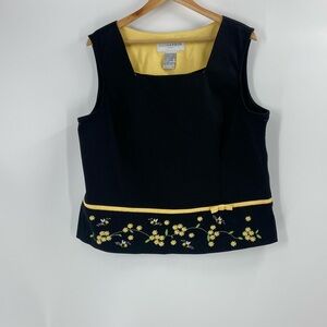 Sag Harbor retro black top with yellow daisy and bumble bee embroidery